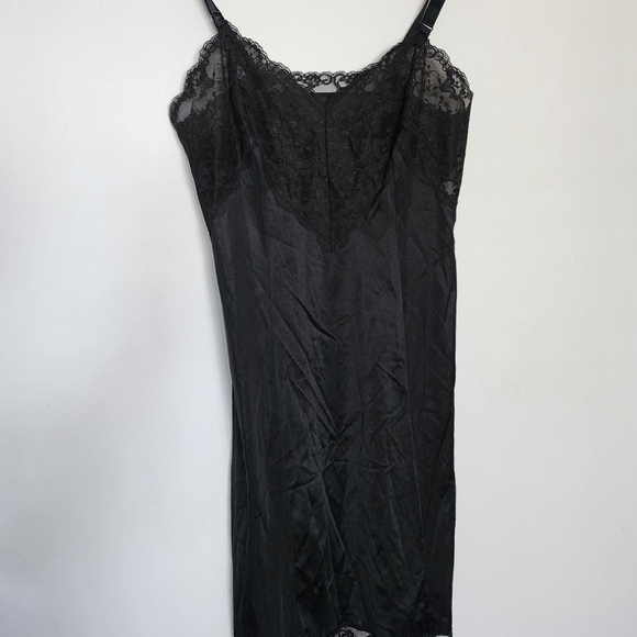 Vintage vanity fair black lace slip nightie - Picture 8 of 8